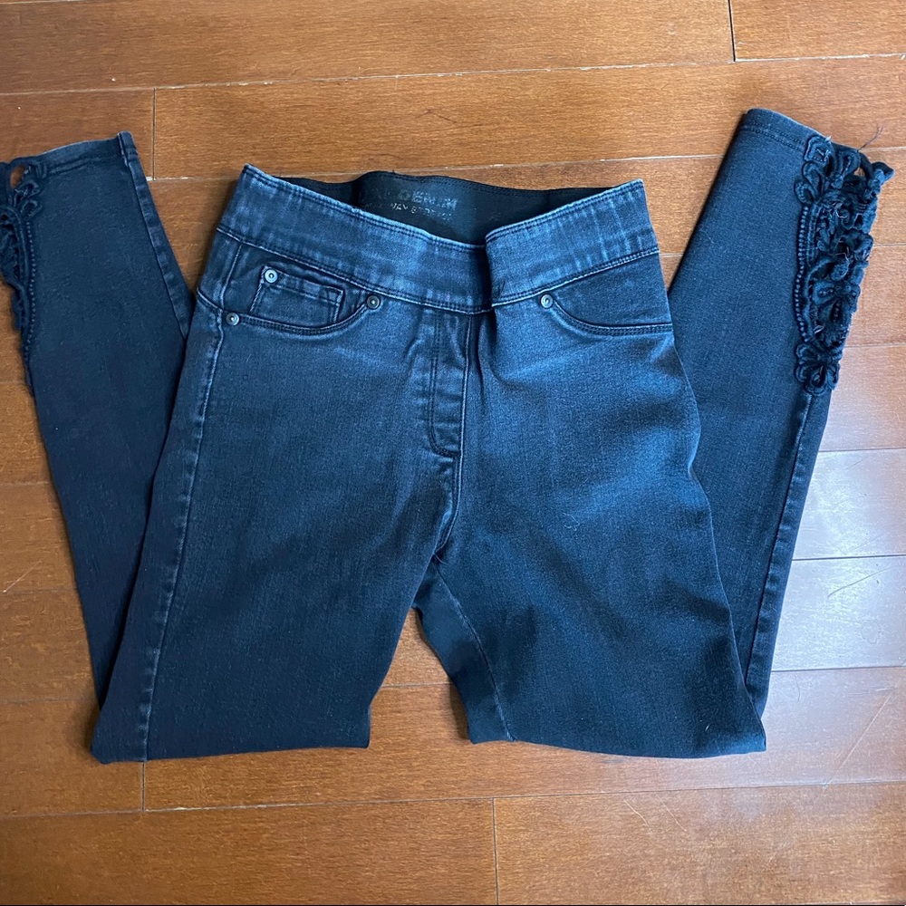 Black skinny jeans